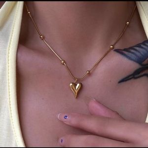 18k gold heart necklace